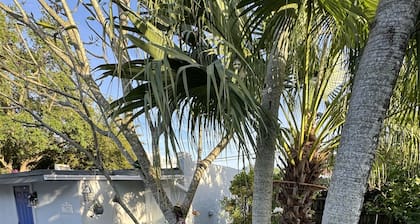Coconut Cottage 1 bed & 1 bath