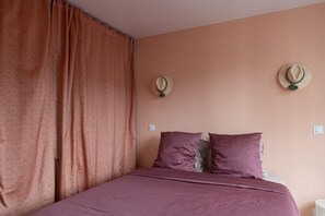 2 chambres, fer et planche à repasser, Wi-Fi, draps fournis