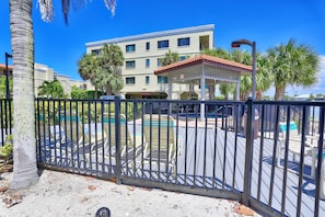 Condo, Multiple Beds (Land's End 9-404 Beach Front - Premie) | Terrace/patio