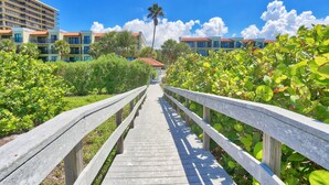 Condo, Multiple Beds (Land's End 9-404 Beach Front - Premie) | Property grounds - Land's End 9-404 Beach Front - Premier (Treasure Island)
