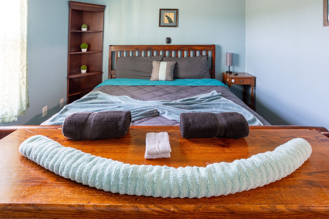 4 bedrooms, desk, iron/ironing board, travel crib