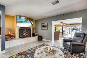 บ้านพัก, หลายเตียง (Manatee Home - Water Front Pool Home) | ภายใน