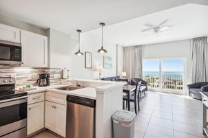 Condo, várias camas (Madeira Bay Resort I 1504) | Cozinha privada | Fogão