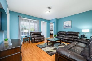 TV, video games, foosball - Beautiful Lakeview Condo, Next to Pool, Vista Cay - 1027 (Orlando)