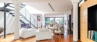 Large, fully renovated 250m² house