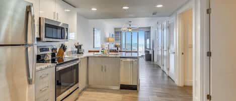 Condo, Plusieurs lits (Oceana 202 West) | Cuisine privée | Un four, grille-pain