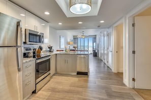 Condo, várias camas (Oceana 202 West) | Cozinha privada | Fogão, torradeira