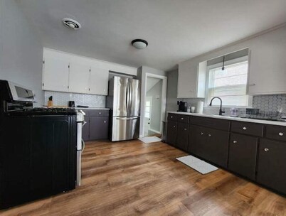 Cozy & Roomy 3BR 8-9min to Buffalo Bills or Downtown