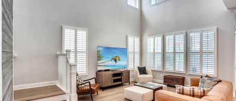 Casa, varias camas (Redington Townhouse 16303 - Pelican P) | Área de sala de estar | Televisión