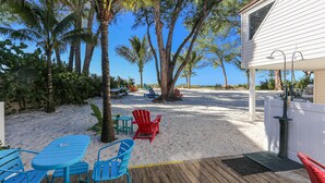 Huoneisto, 1 parisänky ja vuodesohva (Sunset Beach House - Beach Hugger 2) | Ulkoruokailutilat