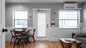 Condo, 1 cama de casal e sofá-cama (Sunset Beach House - Beach Hugger 2) | Opções para refeição