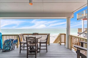 Casa, varias camas (Serenity By The Sea) | Restaurante al aire libre