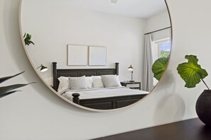 3 slaapkamers, een strijkplank/strijkijzer, wifi, beddengoed