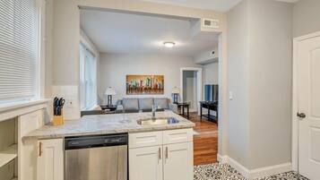 Kondominium, 3 kamar tidur | Dapur pribadi | Lemari es, microwave, kompor, dan mesin pencuci piring