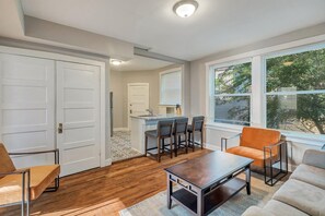 Condo, 3 Bedrooms | Living area | 52-inch Smart TV with digital channels, Hulu, streaming services - 3104 Gurney (St. Louis)