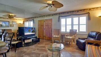 Condo, Multiple Beds (Sunset Chateau 506 - Premier) | Living area | TV