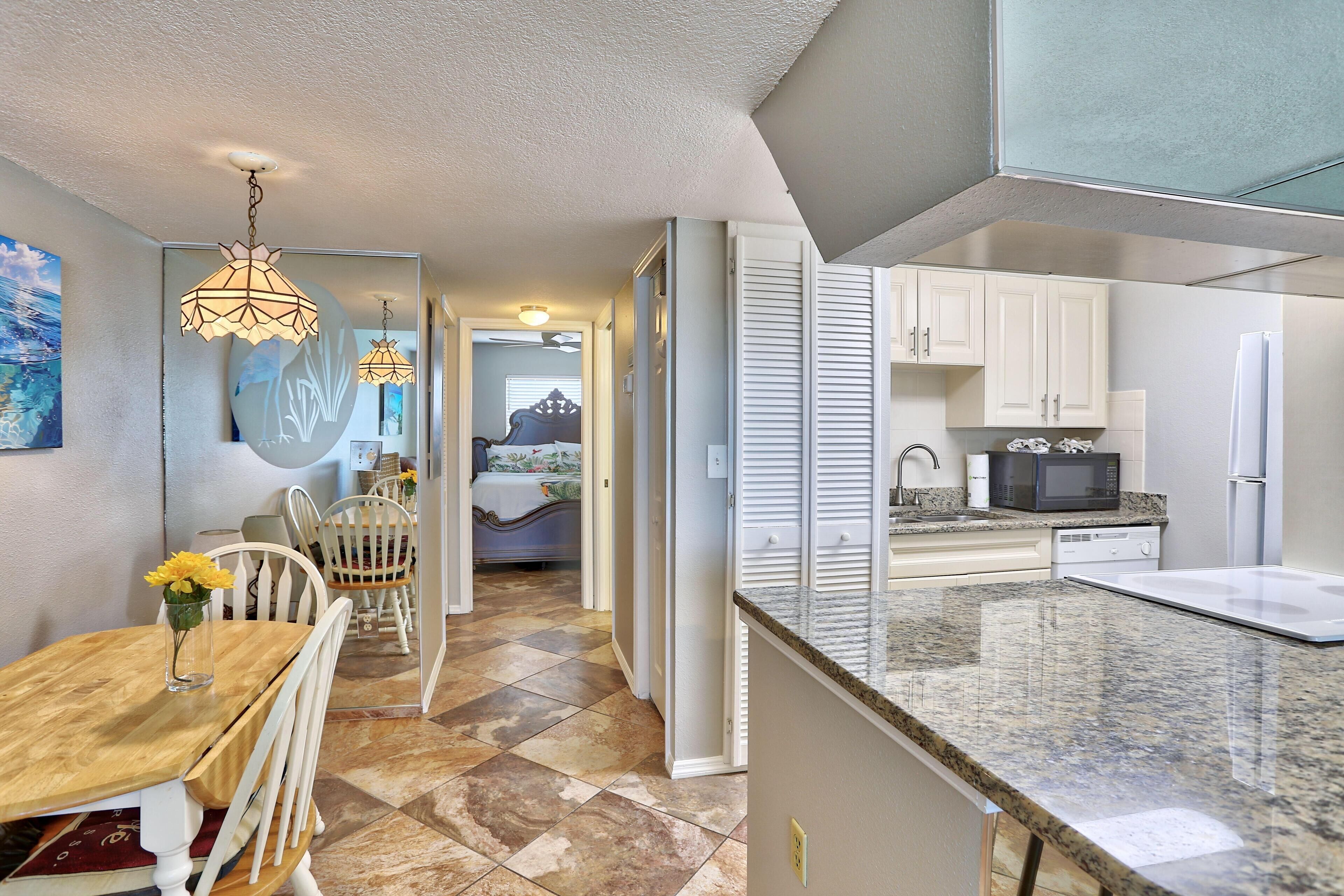 Condo, Multiple Beds (Sunset Chateau 506 - Premier) | Dining