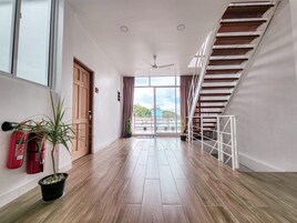 Quarto triplo luxo | Área de estar