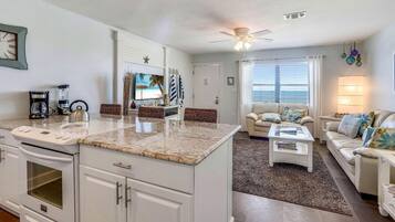 Condo, 1 King Bed (Sunset Chateau 511) | Interior