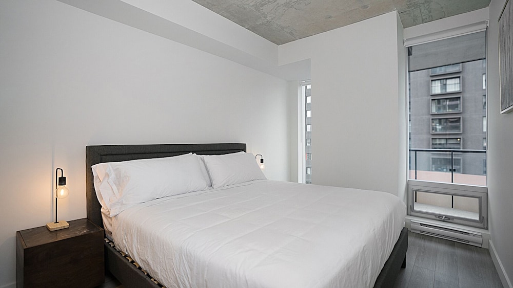 New Luxury Unit in Heart of MTL 813 Metro access Montreal Vrbo