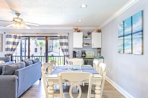House, Multiple Beds (Sea Shell 14 - Premier) | Dining