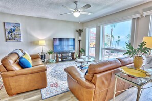 Lejlighed - flere senge (Tides 2-423) | Opholdsområde | Tv