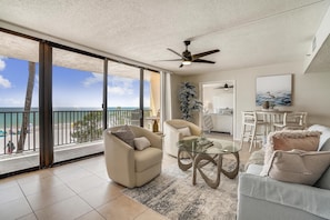 Appartamento, letti multipli (Trillium 1B - Premier) | Area soggiorno | TV