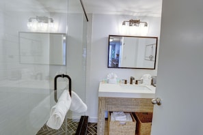 Condo, Multiple Beds (Trillium 1B - Premier) | Bathroom