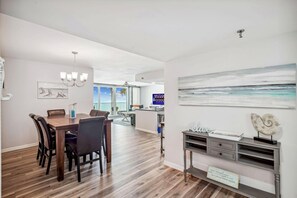 Condo, Multiple Beds (Trillium 1C - Premier) | Dining