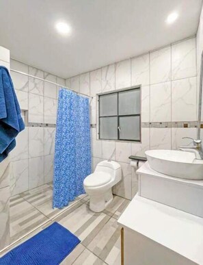 Shower - Quinta Ilusion Rumiloma (Quito)