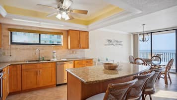 Condo, 1 King Bed with Sofa bed (Trillium 2A - Premier) | Private kitchen