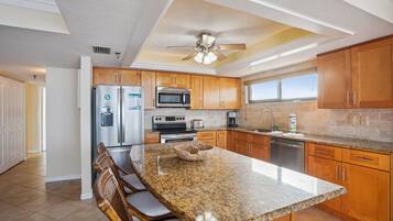 Condo, 1 King Bed with Sofa bed (Trillium 2A - Premier) | Private kitchen