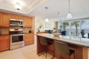 Condo, Plusieurs lits (Trillium 2B - Premier) | Cuisine privée | Un four, grille-pain