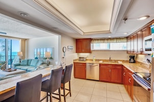 Condo, 1 King Bed with Sofa bed (Trillium 2C - Premier) | Private kitchen | Oven, toaster