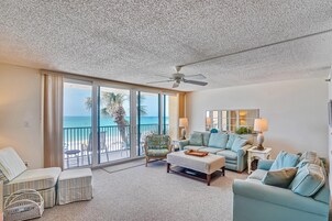 Condo, 1 King Bed with Sofa bed (Trillium 2C - Premier) | Living area | TV