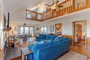 Smart TV, fireplace, stereo