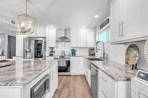 Condo, Multiple Beds (Trillium 3A - Premier) | Private kitchen | Oven, toaster