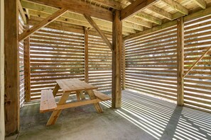 Outdoor dining - Sun Realty pet-friendly soundside home with private pool! (Kill Devil Hills)