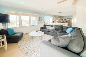 TV, caminetto, videogiochi, lettore DVD