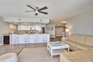 Condo, 1 King Bed (Trillium 4C - Premier) | Living area