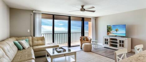 Apartamento, 1 cama de matrimonio grande (Trillium 4C - Premier) | Zona de estar | Una televisión