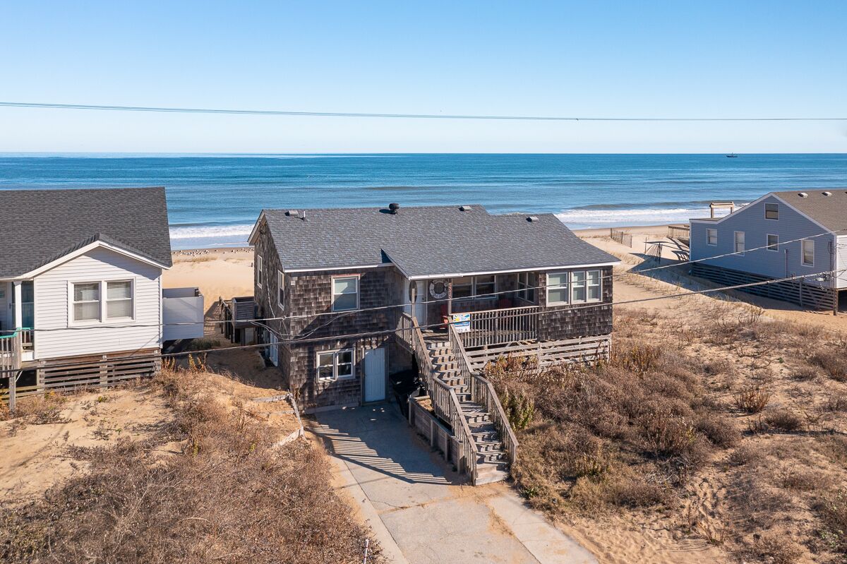 Oceanfront home in Kitty Hawk with breathtaking views & hot tub!
