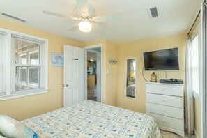 4 bedrooms, iron/ironing board, WiFi