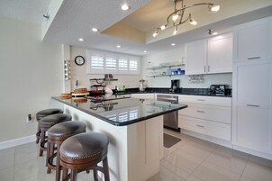 Condo, Multiple Beds (Trillium 5C - Premier) | Private kitchen | Oven, toaster