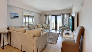 Condo, nhiều giường (Villa Madeira 201 - Premier) | Khu phòng khách