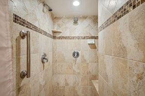 Lejlighed - flere senge (Villa Madeira 202) | Badeværelse | Sæbe, Toiletpapir