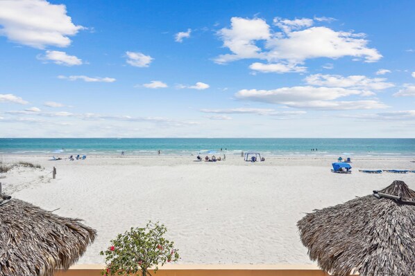 コンドミニアム ベッド (複数台) (Villa Madeira 202) | ビーチ