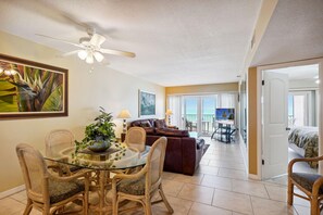 コンドミニアム ベッド (複数台) (Villa Madeira 202) | レストラン