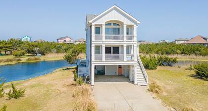 Spacious pet-friendly home on Hatteras Island w/ a private pool & hot tub!