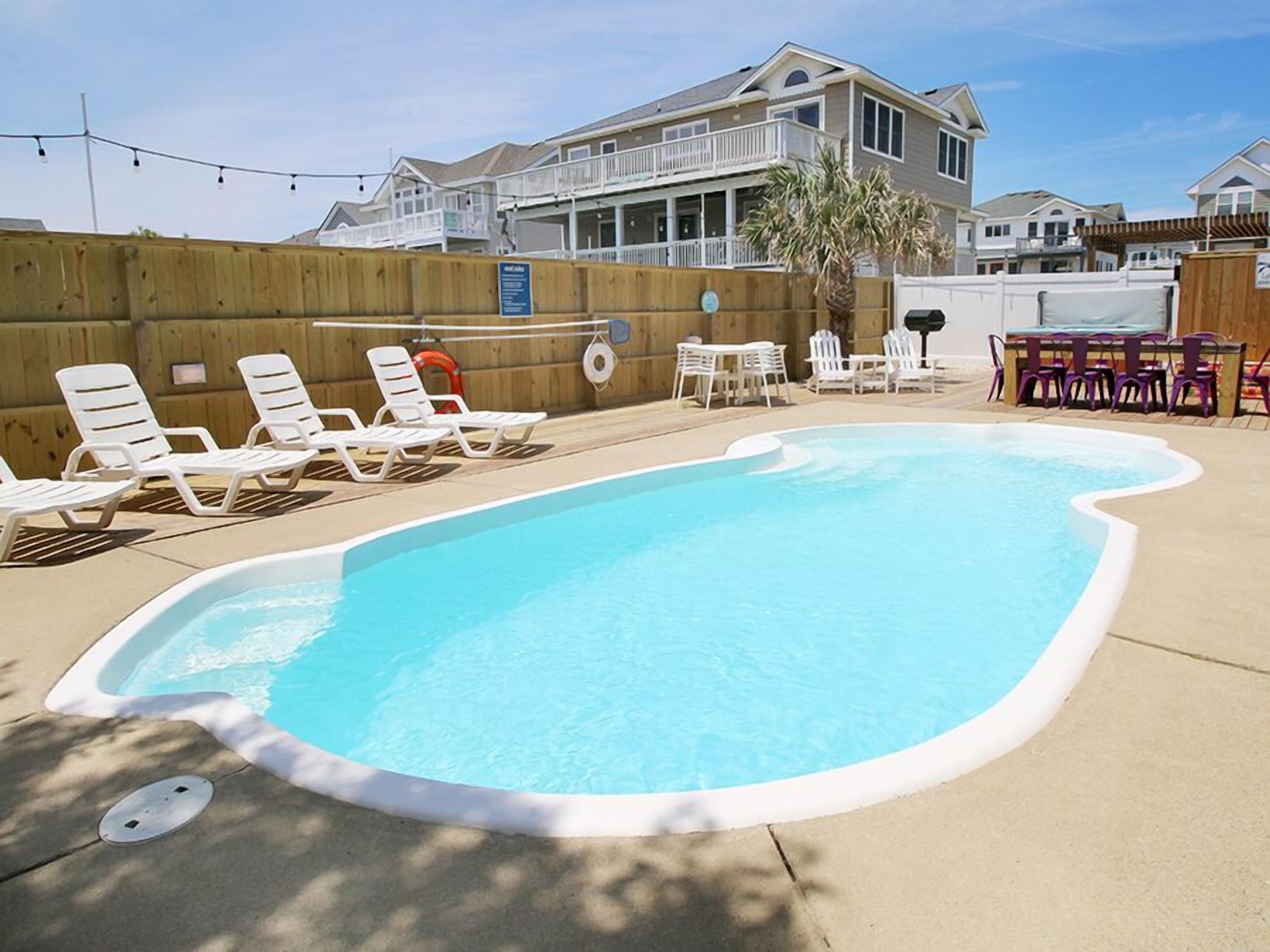 Beautifully decorated semi-oceanfront home in Corolla w/ pool, hot tub, elevator